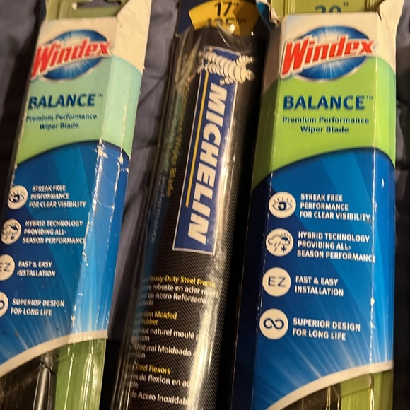 SIX PACKAGES OF NEW WINDSHIELD WIPERS ! - Picture 9 of 15